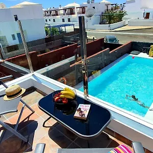 https://villa-yaiza-playa-blanca-lanzarote.in-canary-islands.com