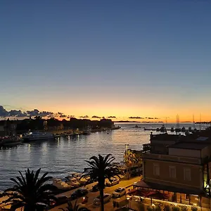 https://laurora-luxury-apartment-zadar.hotelinzadar.com